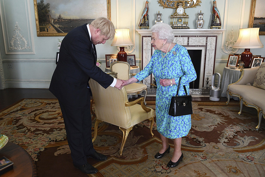 drottning elizabeths attack mot boris johnson: "en idiot!" 1 Drottning Elizabeths attack mot Boris Johnson: "En idiot!"