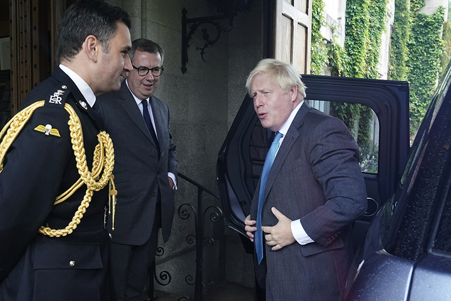 drottning elizabeths attack mot boris johnson: "en idiot!" 2 Drottning Elizabeths attack mot Boris Johnson: "En idiot!"