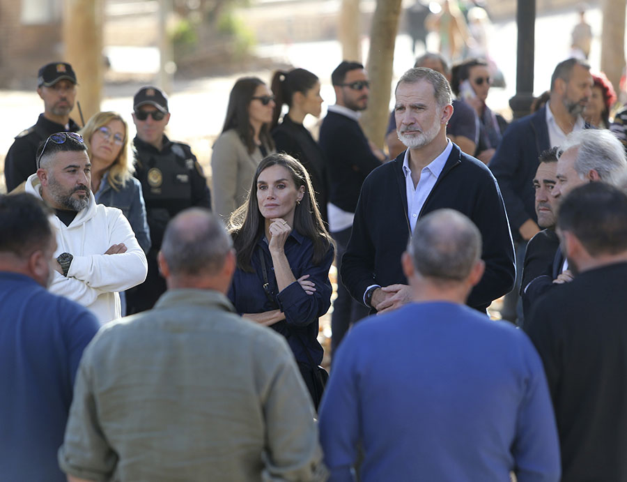 Kung Felipe och Letizia hyllas som hjältar – helt oväntat