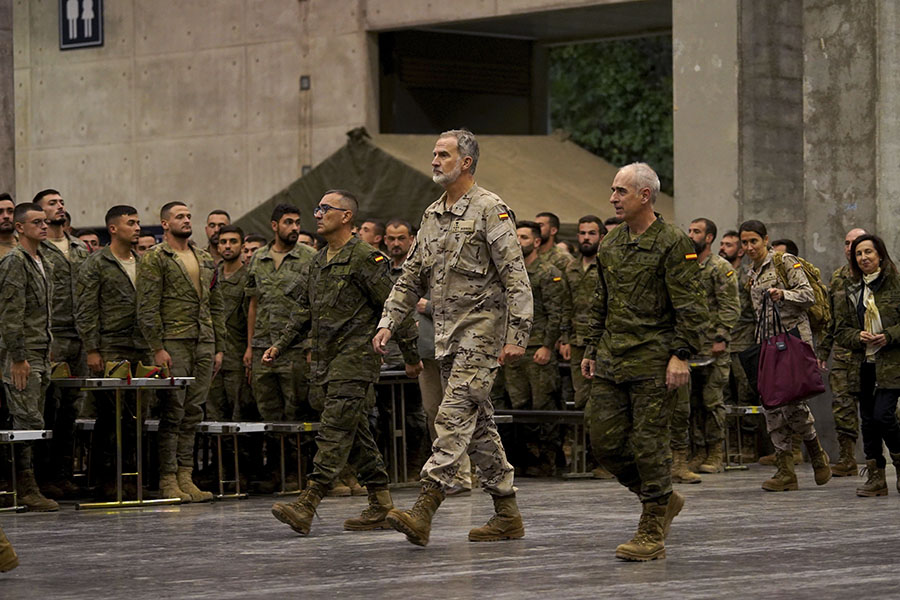 kung felipes comeback efter attacken – återvände med militär 4 Kung Felipes comeback efter attacken – återvände med militär