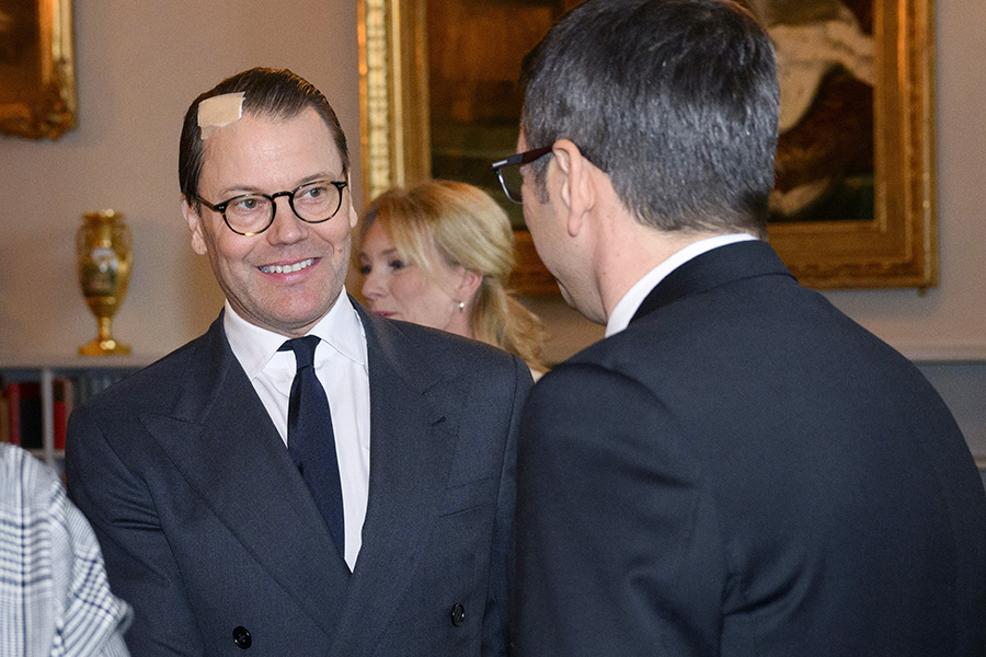 prins daniels ingrepp i ansiktet – plåster i pannan avslöjar 1 Prins Daniels ingrepp i ansiktet – plåster i pannan avslöjar